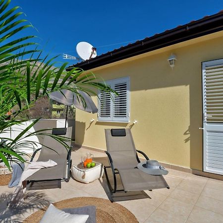 Luxury Villa Lelu With Heated Saltwater Pool, Parking, High Speed Internet, Bbq, Žrnovnica Exteriör bild